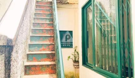 casa em rua transversal