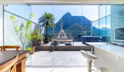 Luxuosa casa estilo cobertura em condomínio Humaitá, 3 suites e 240 m²