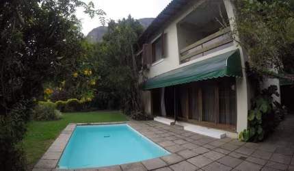 OPORTUNIDADE CASA EXPLENDOROSA COM DOIS ANDARES - GÁVEA