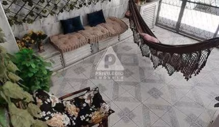 Apartamento duplex à venda com 129m², 4 quartos e 2 vagas de garagem.