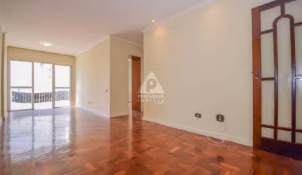 Apartamento de 2 Quartos com varanda e vaga à venda na Glória