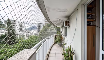 Apartamento duplo linear com quatro quartos, sendo três suítes com varandas sol da manhã, vista verde no condomínio Quartier no Catete RJ