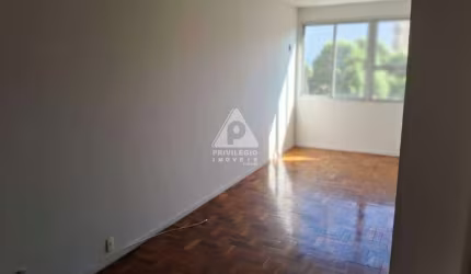 Sala Quarto na Tijuca com dependencia, garagem e infra
