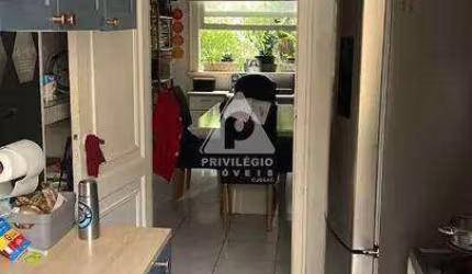 Apartamento Amplo e Bem Localizado em Laranjeiras - Oportunidade Abaixo do Valor de Mercado!