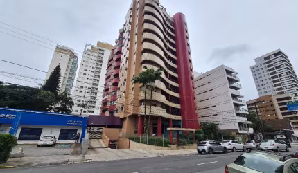Cobertura duplex com 3 suítes mais 1 quarto à venda no Centro