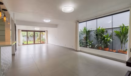 Sobrado com 1 suíte mais 3 quartos à venda no bairro Saguaçu