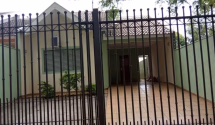 Casa com 3 quartos à venda na Rua Rui Barbosa, 2081, Zona 06, Maringá por R$ 650.000