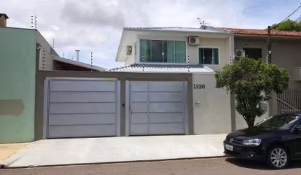 Casa com 3 quartos à venda na Avenida Pintassilgo, 1526, Parque das Laranjeiras, Maringá por R$ 750.000