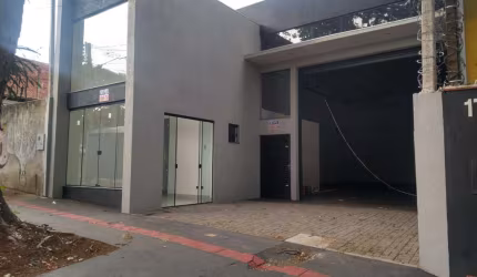 Barracão / Galpão / Depósito para alugar na Avenida Doutor Alexandre Rasgulaeff, 1701, Jardim Dourados, Maringá, 215 m2 por R$ 5.750