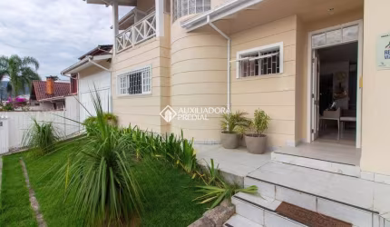 Casa com 3 quartos à venda na Rua Juvenal Farias, 199, Santa Mônica, Florianópolis, 257 m2 por R$ 3.000.000