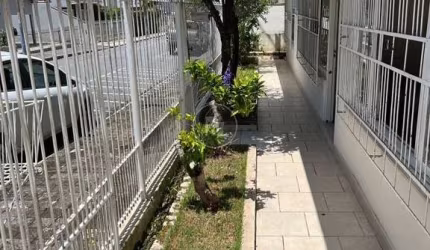 Casa comercial para alugar na Rua Grécia, 185, Nações, Balneário Camboriú por R$ 7.000