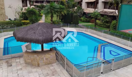 Linda casa em condomínio com infra estrutura de clube