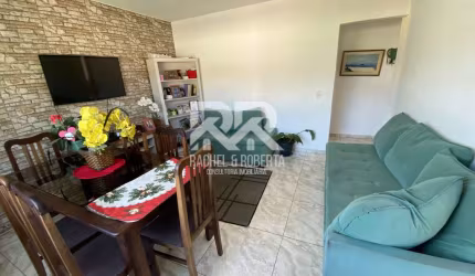 2 casas à venda em boa localização