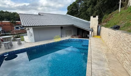 Casa com Piscina no bairro Gloria com 160m²