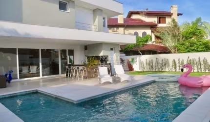 Elegante Casa à Venda em Jurerê Internacional