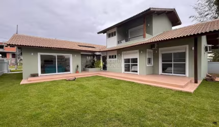 Belíssima casa a venda em condomínio na Cachoeira do Bom Jesus