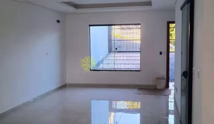 Casa Geminada com 1 suíte mais dois  dormitórios.
