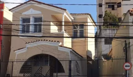 CASA COMERCIAL TIPO SOBRADO E COM GARAGEM PARA LOCAÇÃO EM JUNDIAÍ NO CENTRO.