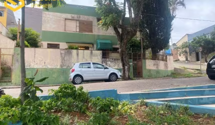 Ótima Casa que pode ser Residencial ou Comercial, localizada na Vila Municipal em Jundiaí, em uma  esquina, de frente com uma pracinha muito bem cuida
