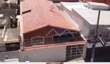 Casa térrea de 3 dormitórios à venda