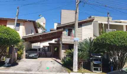 Viva o Sonho no Jardim das Hortências: Sobrado com 4 Quartos, sendo 2 e piscina