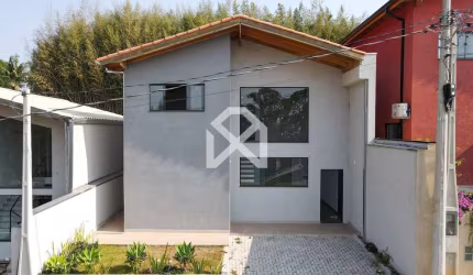 Casa Sobrado 116m2 à venda em Condomínio com Área de Lazer, 2 dormitórios, 1 suíte, 2 vagas de gara
