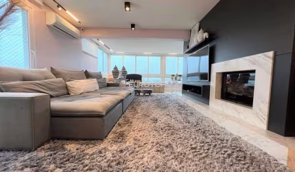 Linda cobertura duplex ricamente mobiliada, equipada e decorada!