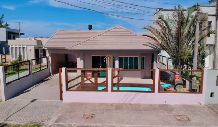 Casa na Praia com piscina, 3 dormitórios, em laje