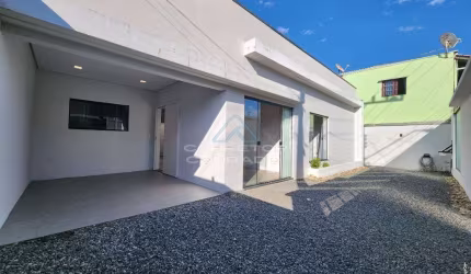 Casa semimobiliada com 3 quartos no Centro de Navegantes