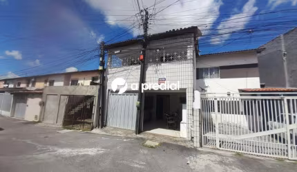 CASA RESIDENCIAL NA MARAPONGA