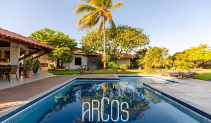Casa no Robalo com 1.600m², 3 suítes