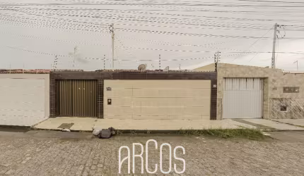 Casa na Aruana, 3 quartos, com quintal
