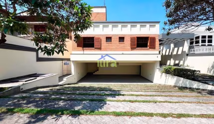 Casa para locação de 520m², 4  suítes, closet, jardim de inverno, piscina, 8 vagas,  no Condomínio