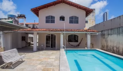 Casa com 3 Quartos sendo 1 suíte, 3 banheiros, 2 vagas!