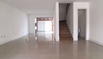 Casa com 3 dormitórios para alugar por R$ 6.500,00/ano - Centro - Balneário Camboriú/SC