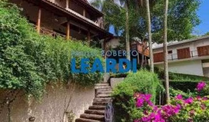CASA ASSOBRADADA - PORTÃO - SP