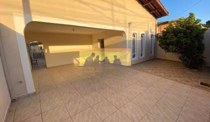 À Venda: Amplo Imóvel no Bairro Parque Taquaral, Campinas com 3 Quartos (1 Suíte), 3 Banheiros. Loc