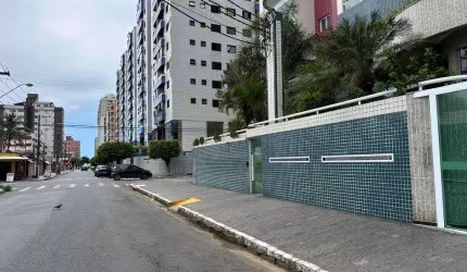 Apartamento em Praia Grande, Ocian com 02 dorm, uma suite e sacada goumet.