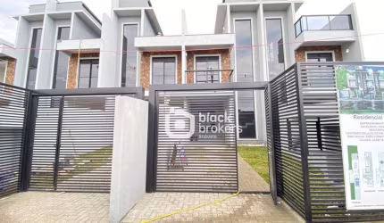 Sobrado 3 Quartos, Quintal e Terraço à Venda, 130 m² por R$ 760.000 - Uberaba - Curitiba/PR