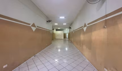 PONTO COMERCIAL PARA LOCAÇÃO OU VENDA, COM 2 VAGAS DE GARAGEM, LOCALIZADO NO PARQUE INDUSTRIAL.