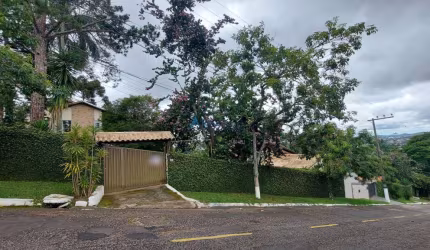 Casa tipo Granja com 4 Quartos  no Condomínio Parque Jardim da Serra