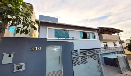 Casa individual com 03 quartos no Recanto da Mata, um dos melhores  bairros da Zona Norte.