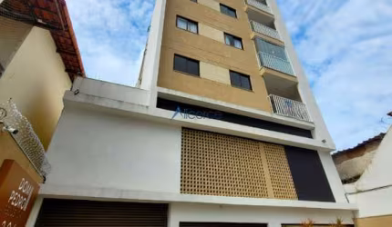 Apartamento de frente com 02 quartos, garagem e elevador no Mariano Procópio