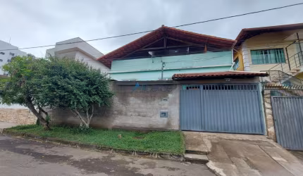 Casa 3 quartos com quintal e piscina no Aeroporto
