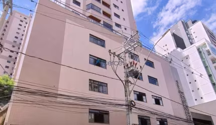 Apartamento com 03 suítes com varanda gourmet, elevador e 02 vagas de garagem em São Mateus