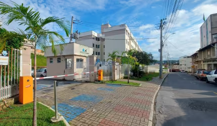 Aoartamemto 2 quartos com vaga em condomínio com lazer no Francisco Bernardino