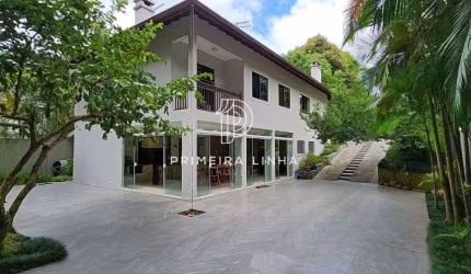 Venha conhecer essa maravilhosa casa com 4 quartos, sendo 1 suíte, perfeita para você e sua família.