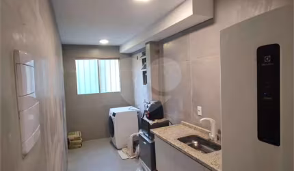Lindo Apartamento Reformado com 3 quartos à Venda no Parque Bristol, em São Paulo!