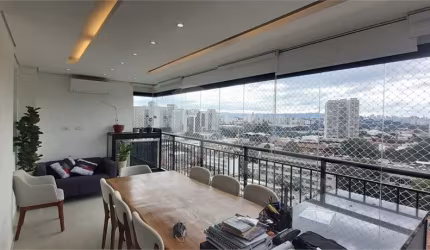 Apartamento à Venda na Barra Funda, 03 suítes. São Paulo.
