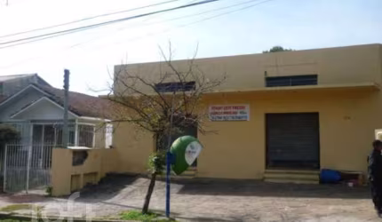 Casa com 4 quartos à venda na Rua Menezes Paredes, 195, Nonoai, Porto Alegre, 380 m2 por R$ 600.000